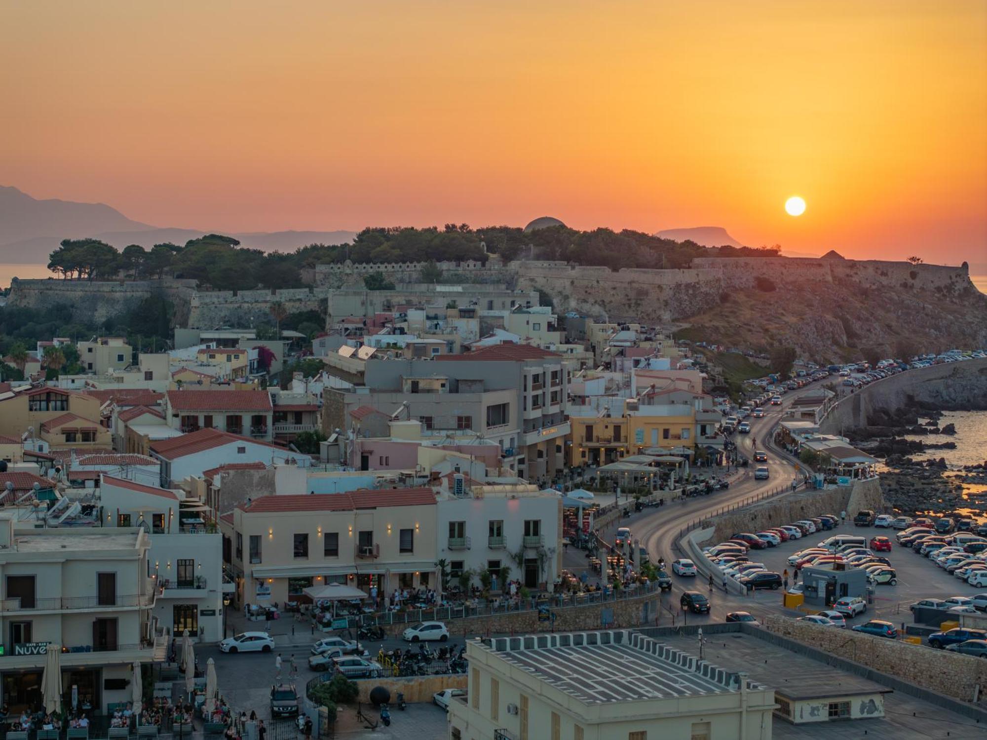 Rettimo Suites, Experience Luxury In The Heart Of Rethymno Exteriör bild