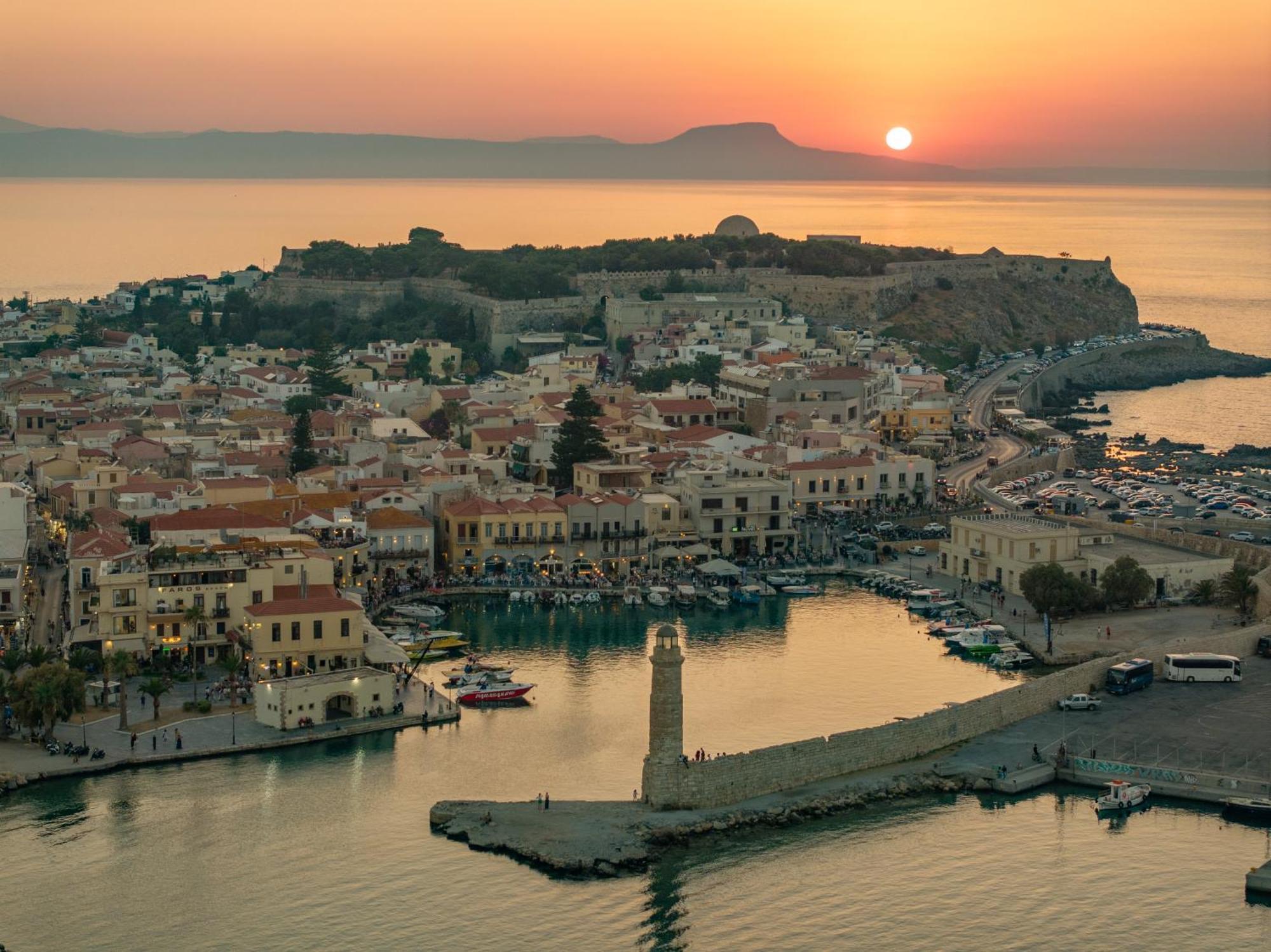 Rettimo Suites, Experience Luxury In The Heart Of Rethymno Exteriör bild